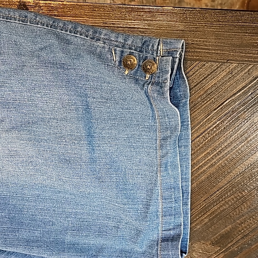 Gloria Vanderbilt Stretch Waist Jean Shorts. Size 24w. Barely worn - Picture 3 of 7